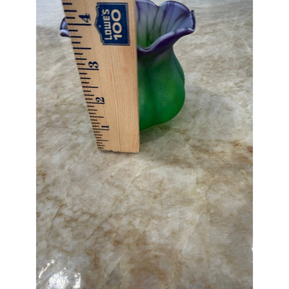 Home Accents Vase Green Purple veining, ruffle edge bud vase - Picture 5 of 7